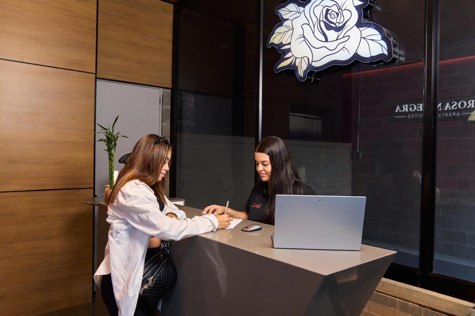 Rosa Negra Haven Cozy Stadio Aparta-Suite Medellín Esterno foto